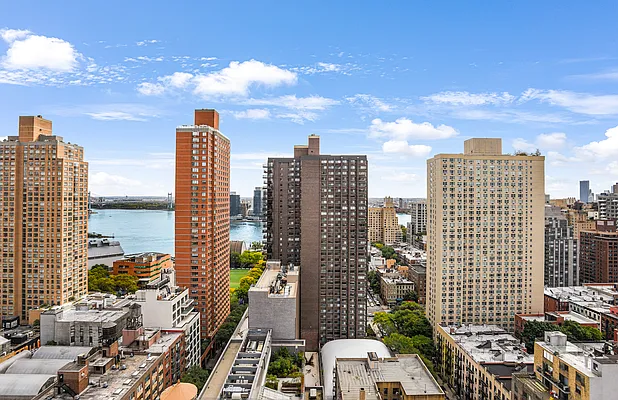 Rented by Compass | media 10