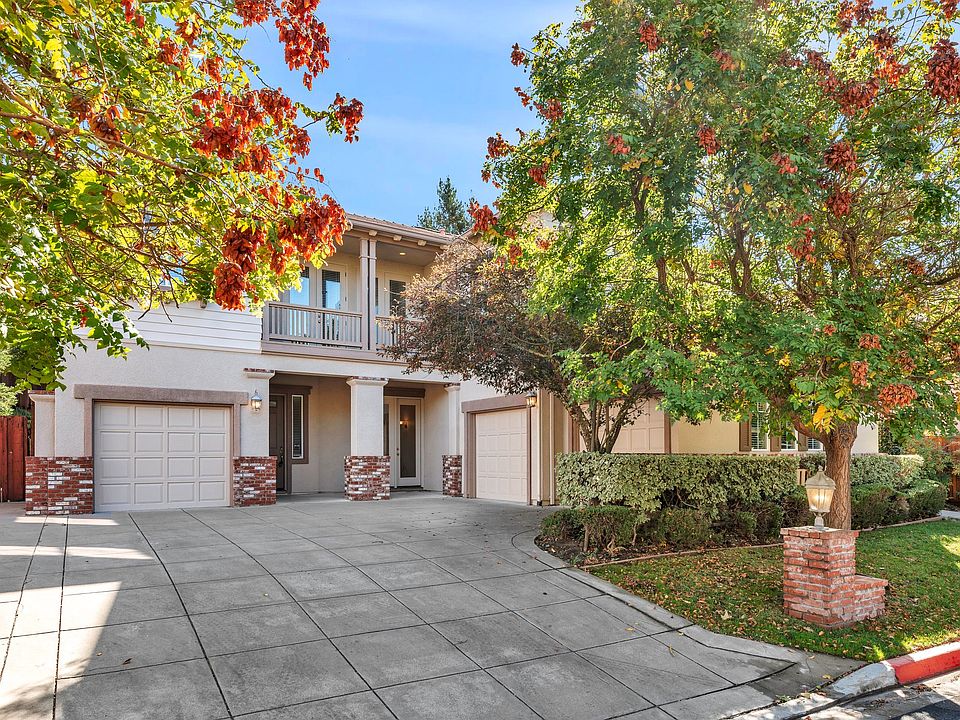 1st image of 16 Pinewood Pl
