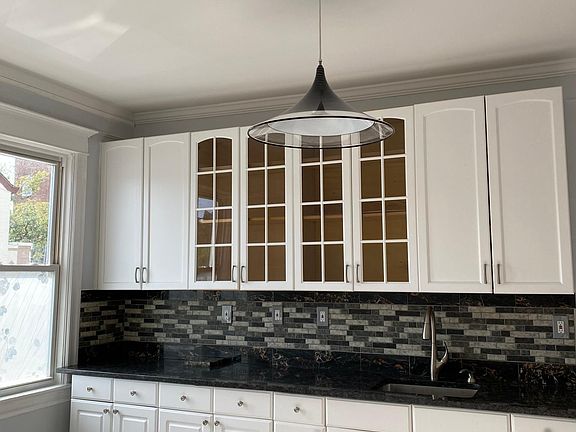 kitchen cabinets, granite countertop