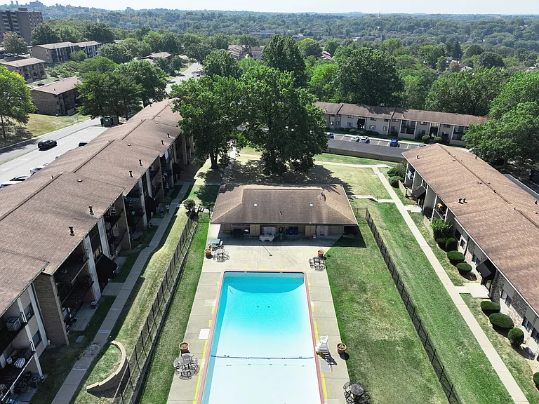 Riverwind at Chatham Park Drive — Photo 28