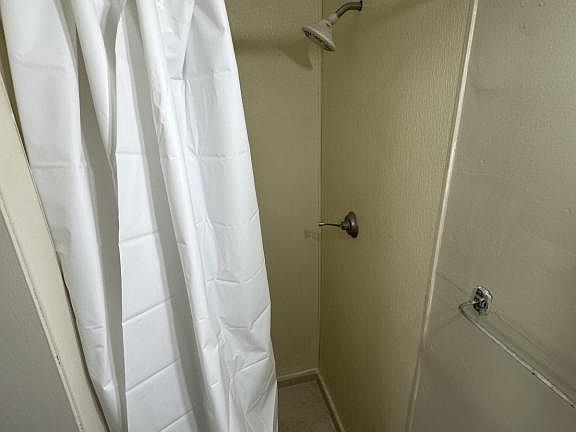 5th image of 303 1/2 W High St APT 4