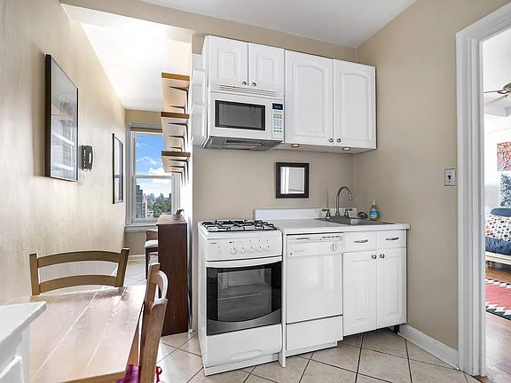 4th image of 200 W 108th St APT 16E