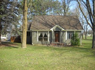 802 N 6th St, Coleman, MI 48618