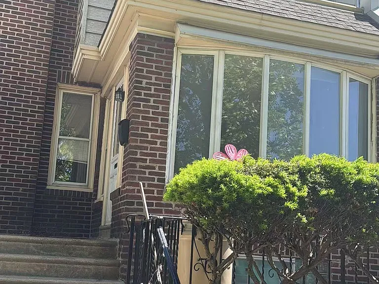 7053 Charles St — Photo 1