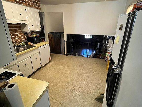 3rd image of 14238 S Manistee Ave