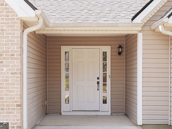 2nd image of 303 Johnny Ln