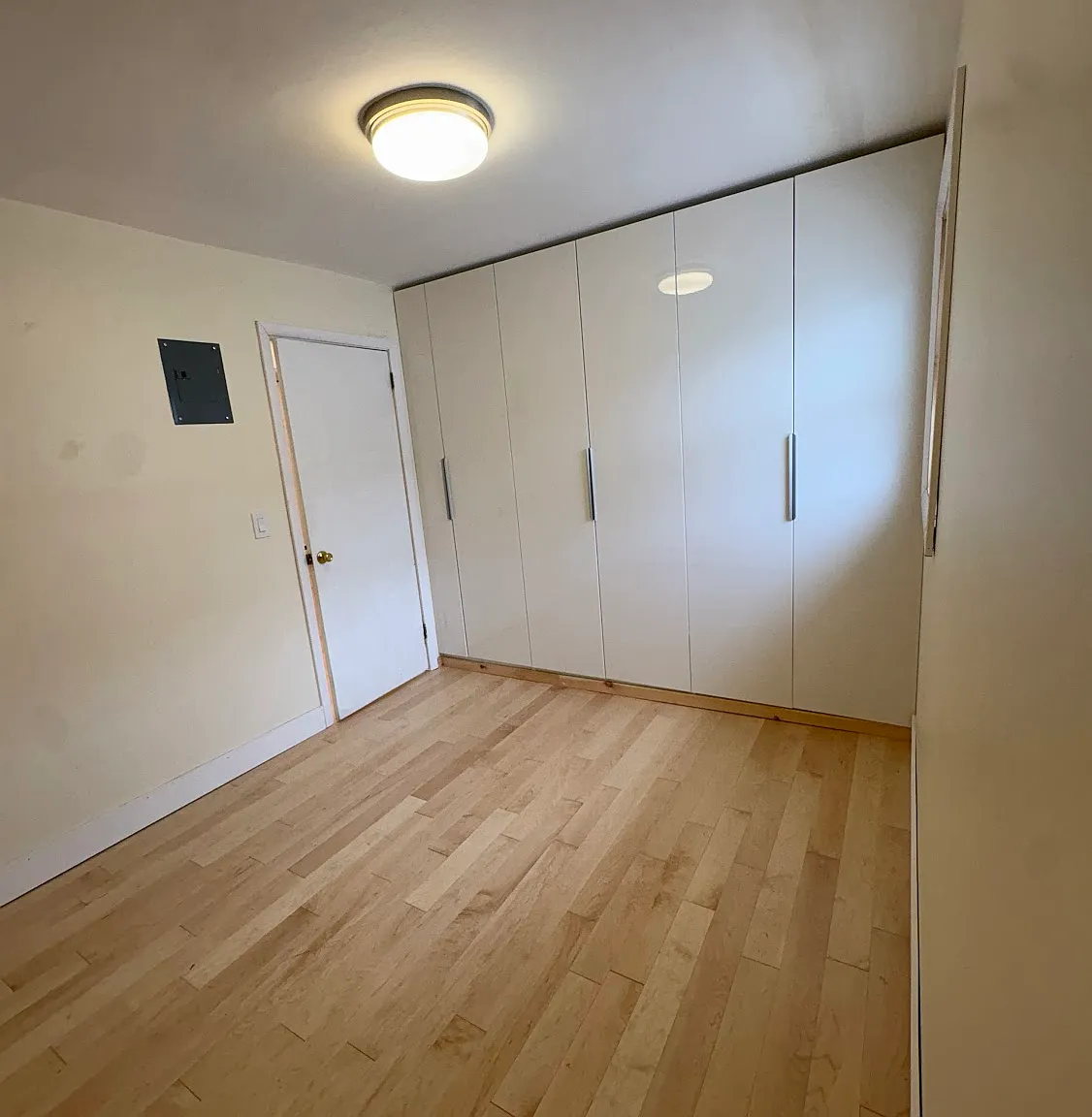260 E Broadway — Photo 3