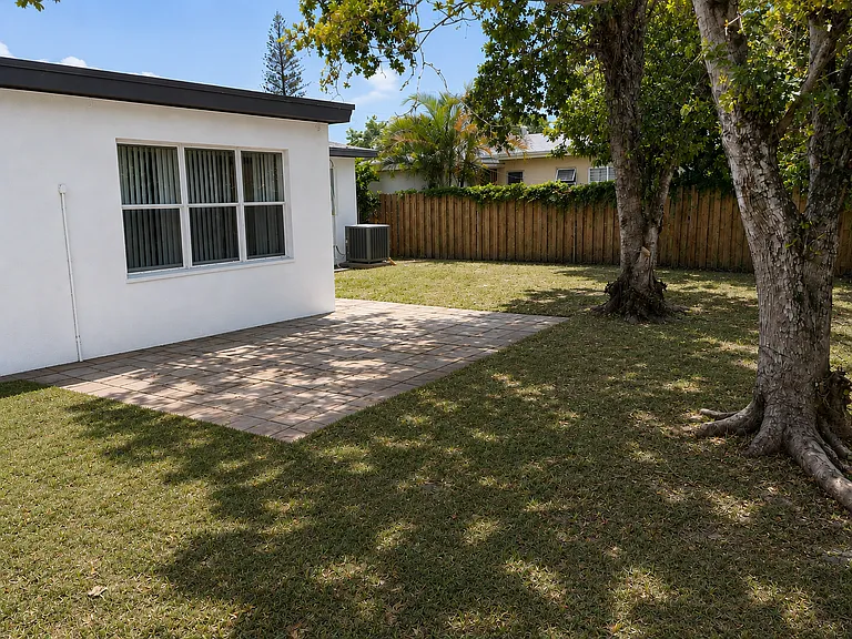 1306 S 29th Ave — Photo 17