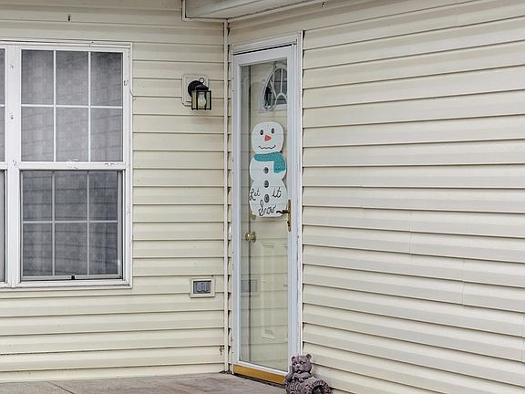 3rd image of 400 W Todd Cir