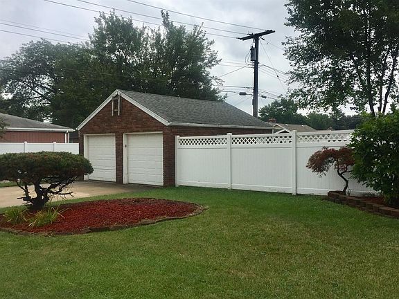 4th image of 8907 Waymond Ave