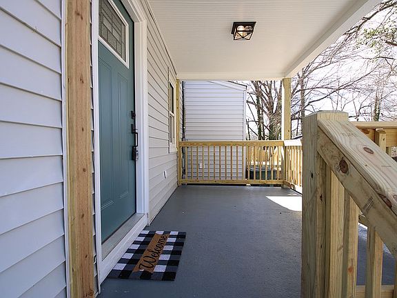 4th image of 1209 Chronicle Ave