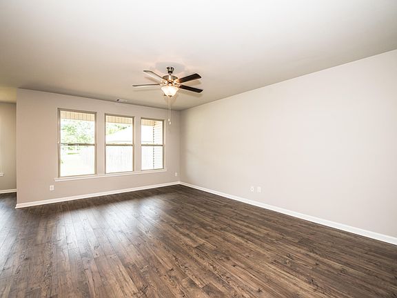 3rd image of 133 Marshfield Dr