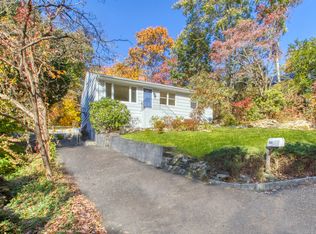 400 Valley Rd, Cos Cob, CT 06807
