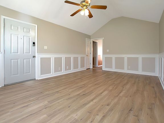 3rd image of 803 Princeton Cir