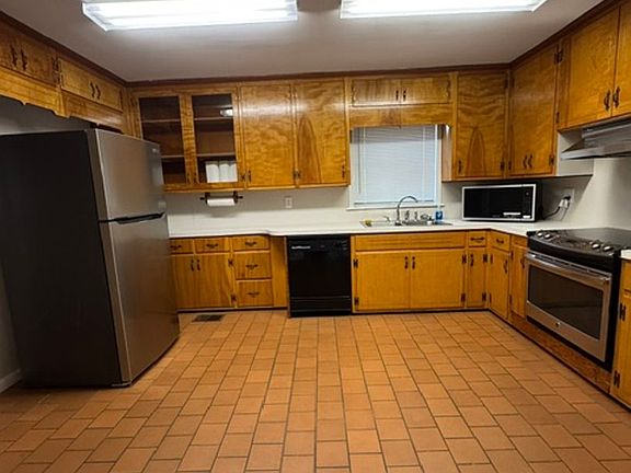 3rd image of 2 Brookside Dr