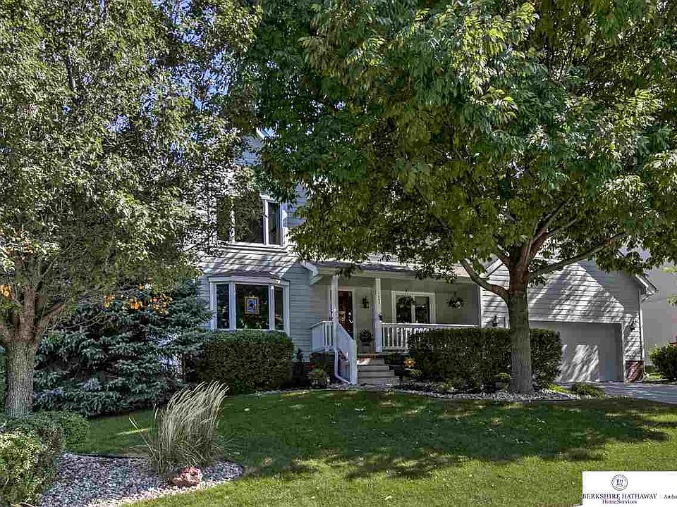 1st image of 1233 N 161st Cir