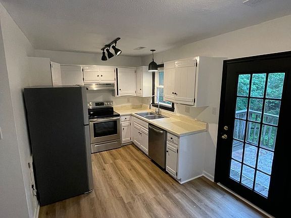 3rd image of 110 Cedar Haven Ct APT 202