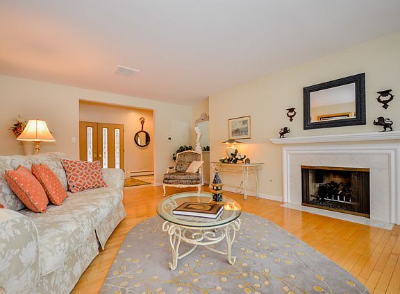 3rd image of 16N650 Oaks Ln