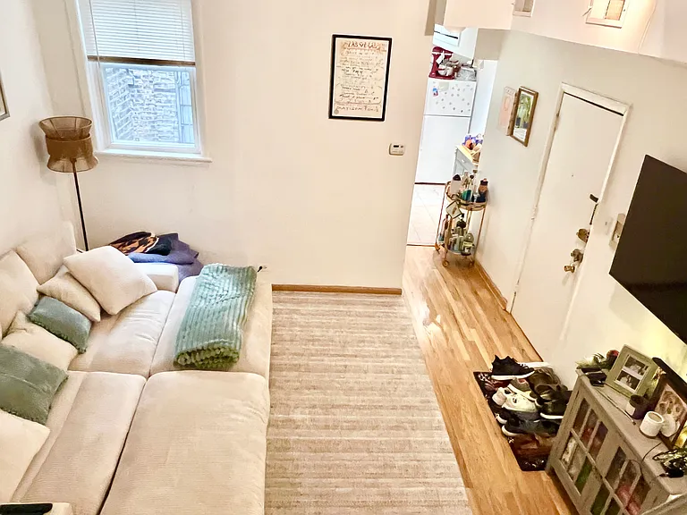 448 W Saint James Pl #3B — Photo 2