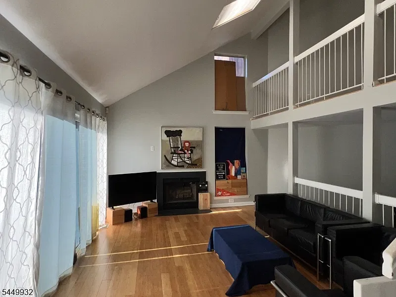 2 bed, 2.5 bath, 1367 sqft, $2,900 — Photo 4