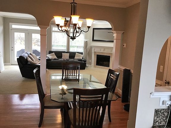 3rd image of 5760 Garden Cir