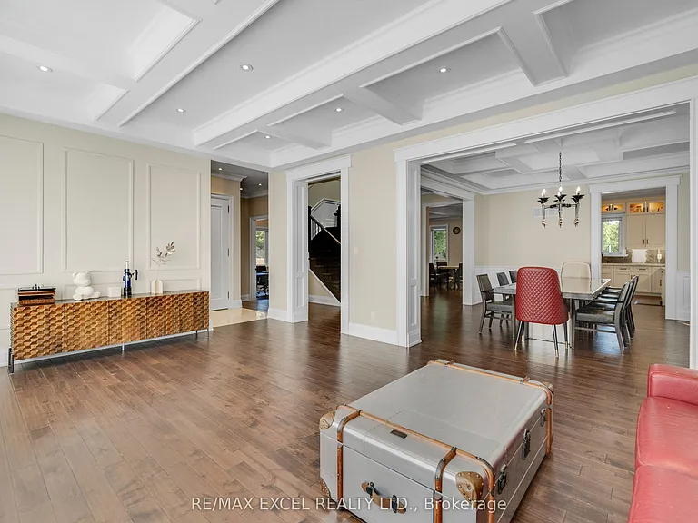 49 Kenton Dr — Photo 4