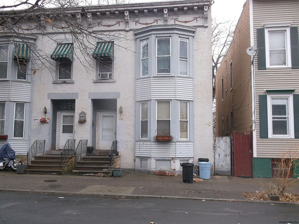 2nd image of 229 Colonie St