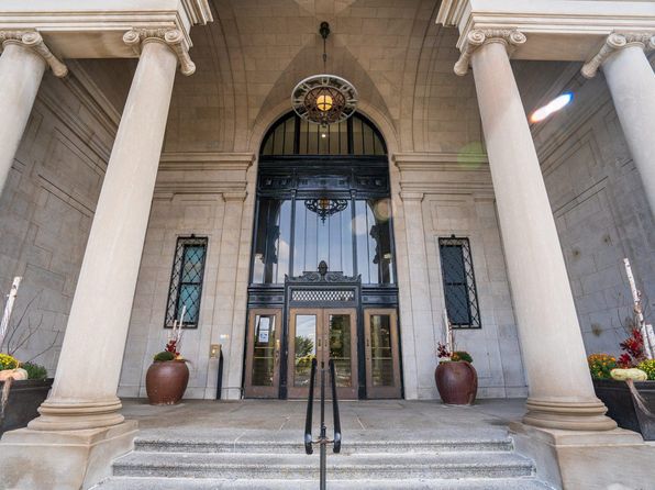 430 Oak Grove St APT 202