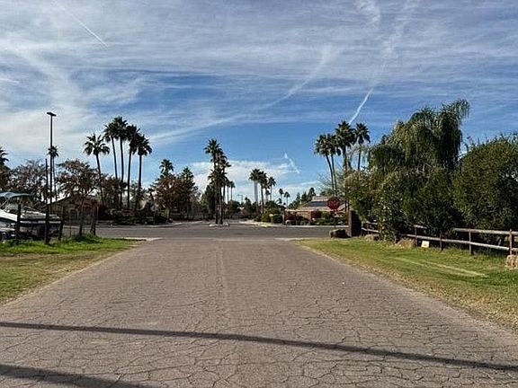 5th image of 22 E Harrison St