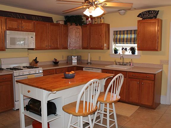 Kitchen - counters will be upgraded to granite prior to tena