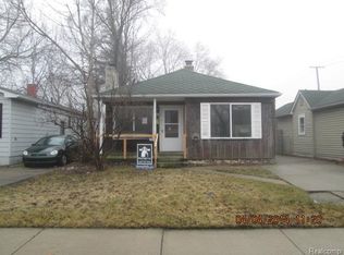 20832 Ridgemont Rd, Harper Woods, MI 48225