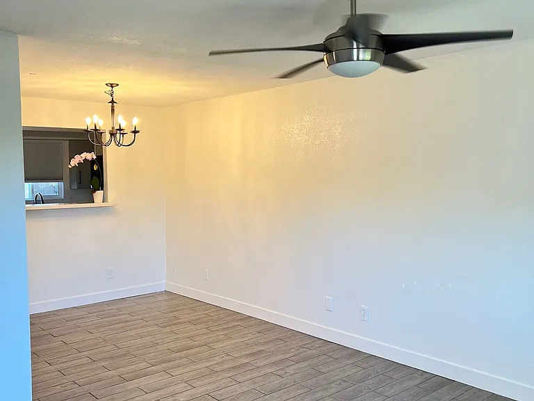 366 N Delaware St — Photo 16