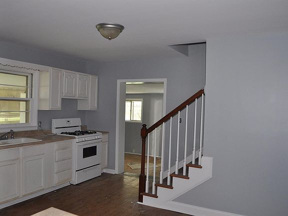 5th image of 120 Berry Ave