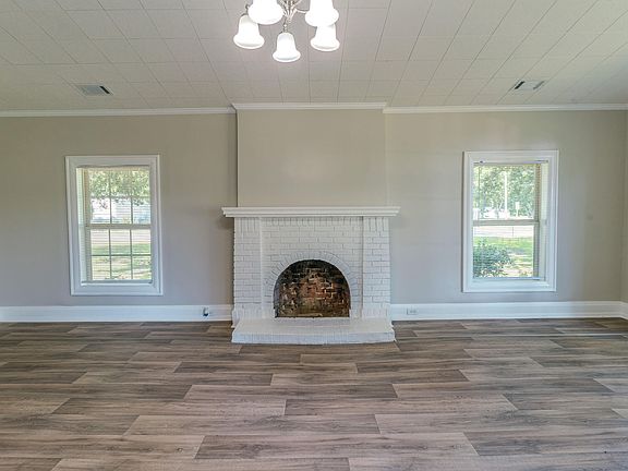 5th image of 318 Summerland Ave