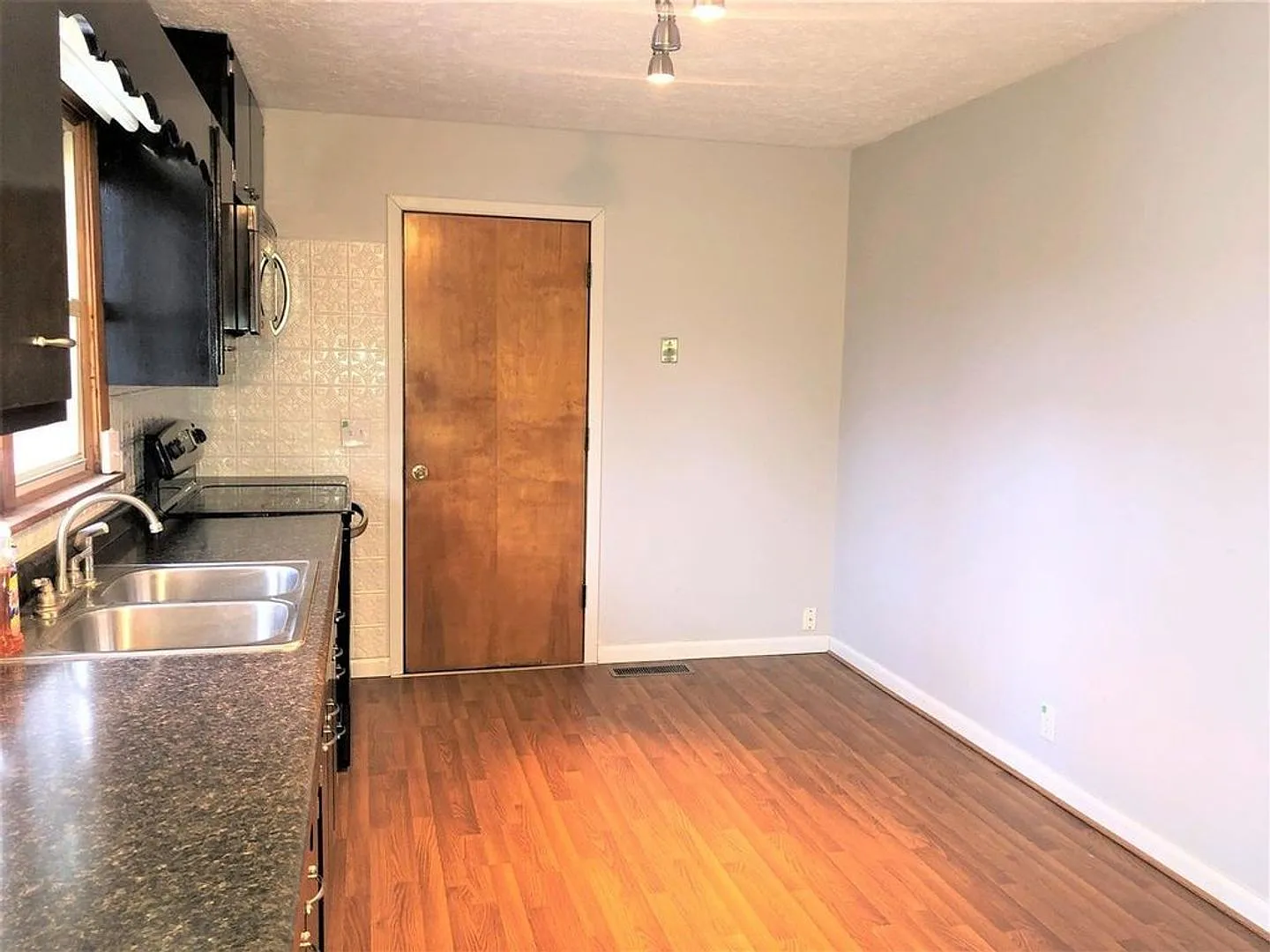 3 bedroom 1 bath — Photo 4