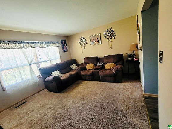 3rd image of 2118 Nebraska St APT 3