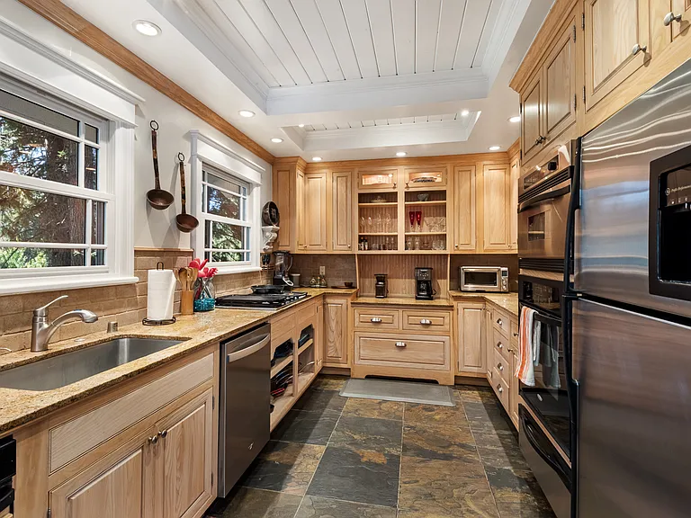 320 Kimberly Dr — Photo 15