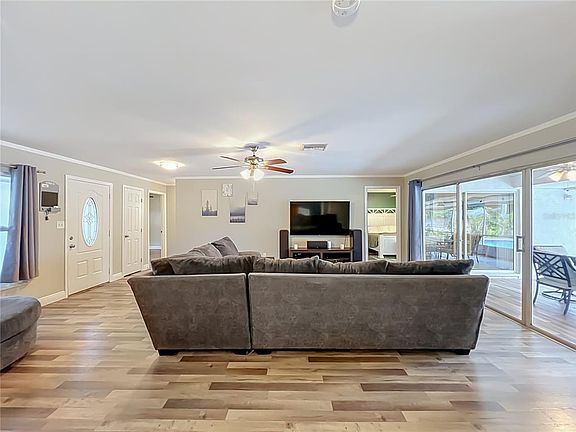 3rd image of 1523 CANTERBURY CIRCLE