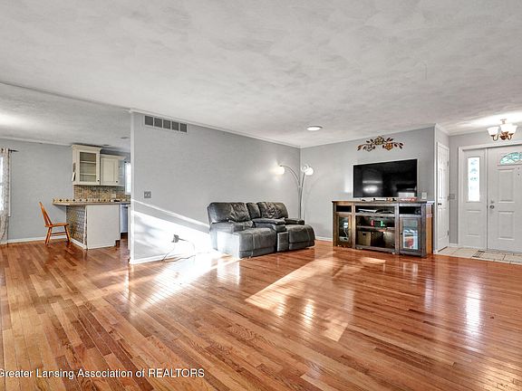 4th image of 1099 Brookside Dr