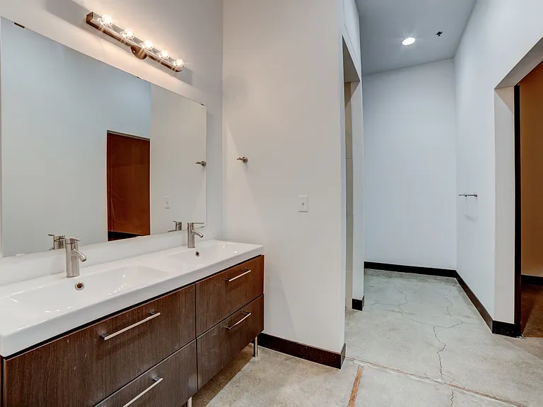 Vandever Lofts — Photo 41
