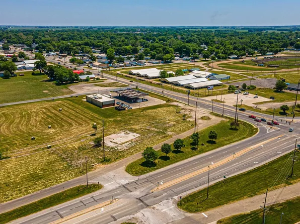 1020 N Postville Dr #1050, Lincoln, IL 62656