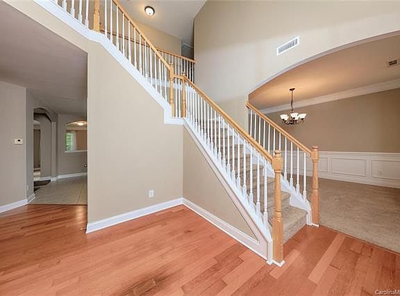 3rd image of 180 Winter Flake Dr