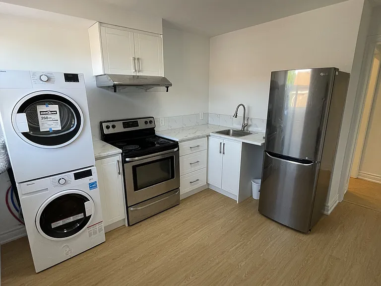 48 Torrens Ave #UPPER — Photo 11