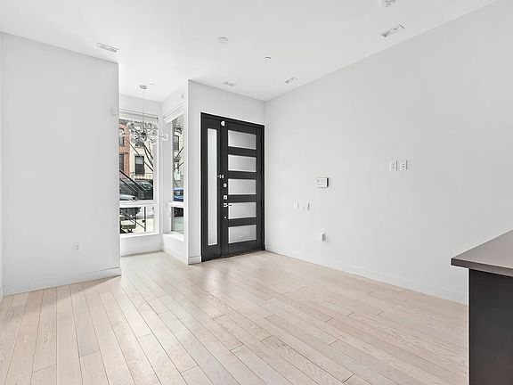 3rd image of 953 Pacific St #1