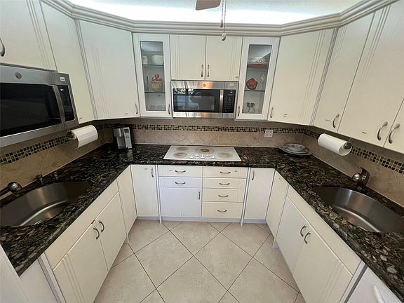 2nd image of 118 Richmond C #118