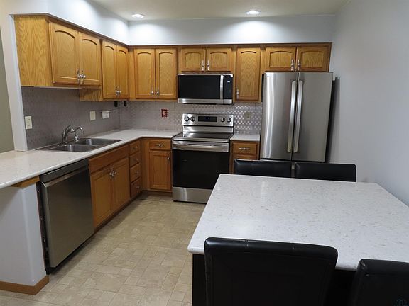 4th image of 1100 Meadow View Ct Unit 3