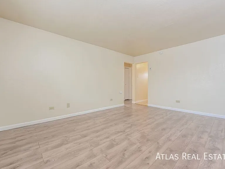 1463 W Byers Pl — Photo 3