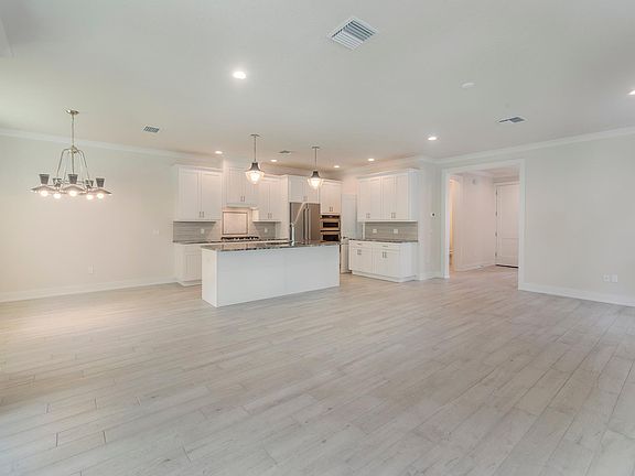 5th image of 2091 Paragon Cir E