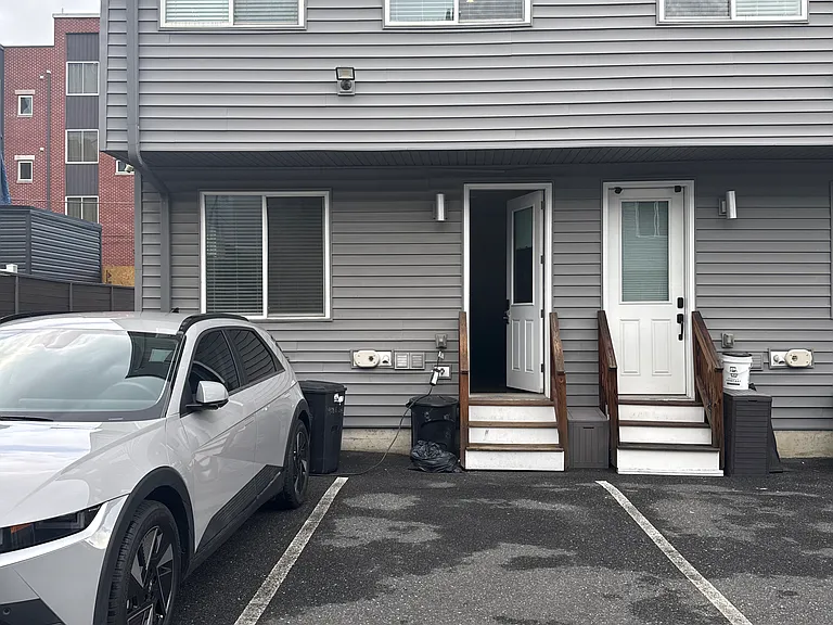 1908 E Letterly St #1 — Photo 8