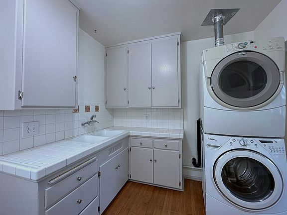 5th image of 122 Elm Ave APT 6